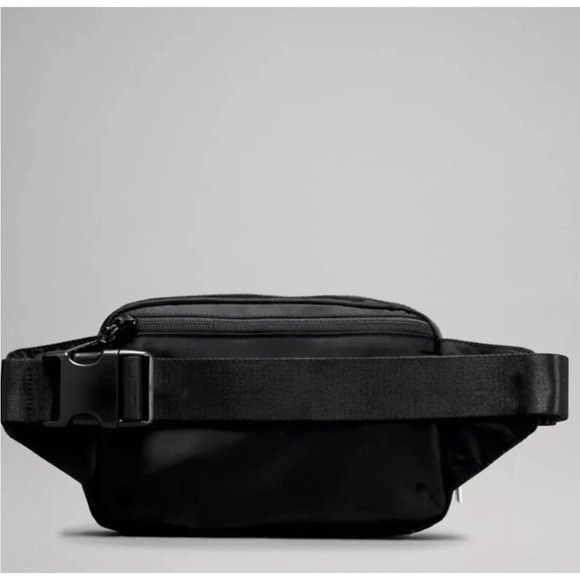 🆕 NWT Lululemon Everywhere Belt Bag 2L Black Large - Picture 3 of 10